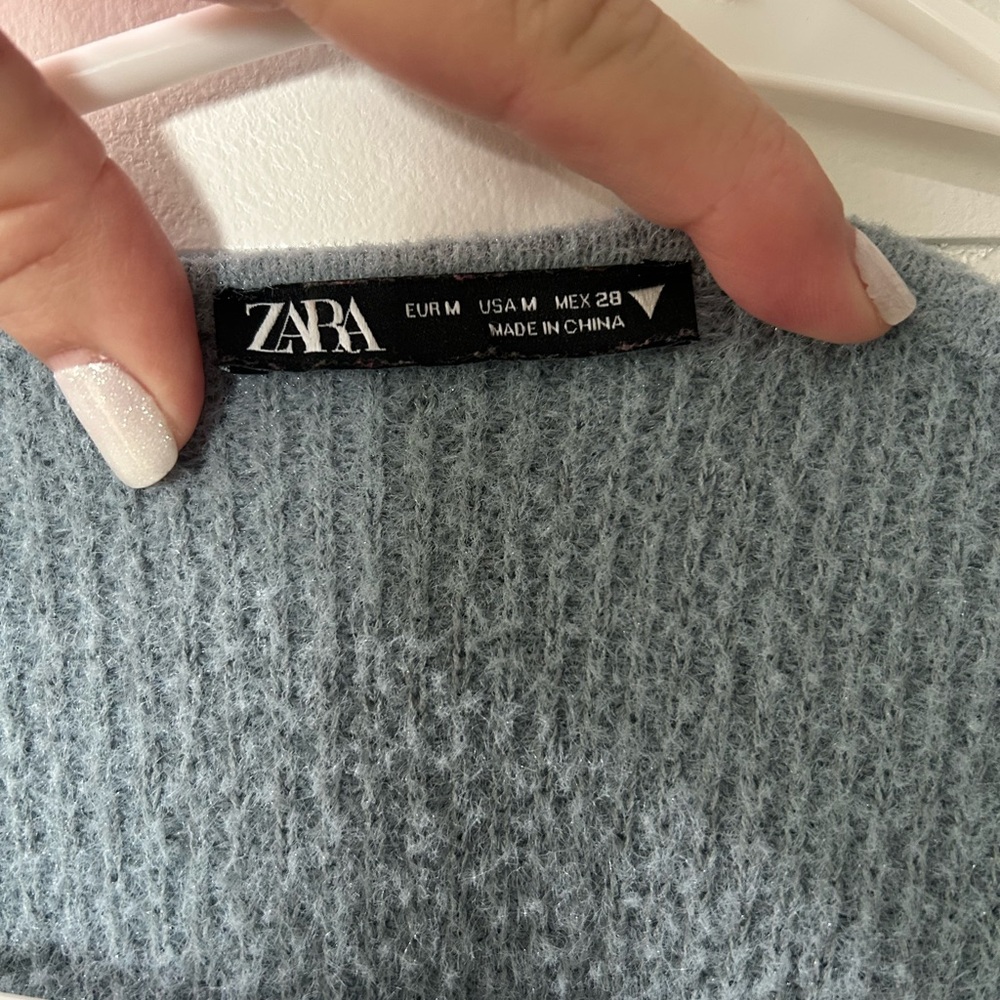 Zara Soft Gray V-Neck Sweater - Picture 2 of 4